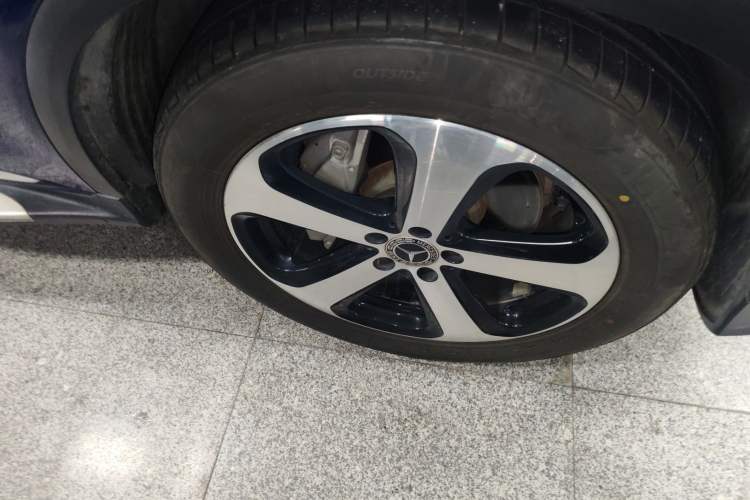 Used Mercedes-Benz GLC 2019 GLC 260 L 4MATIC Dynamic Model Right Front Wheel Hub