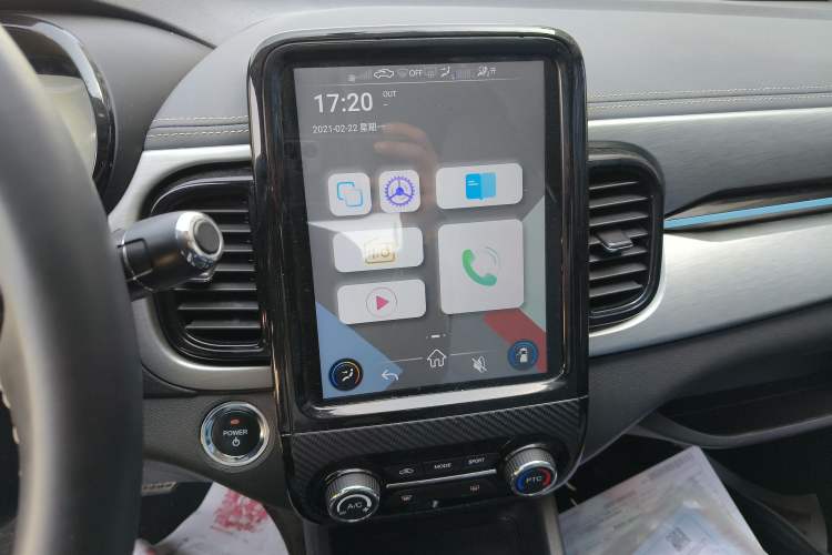 Used Chery QQ Little Ant 2022 Restyled Version Sweet Pink Edition Half-Sugar Version 28.8 kWh 30 kW 301 km Audio And AC Panel