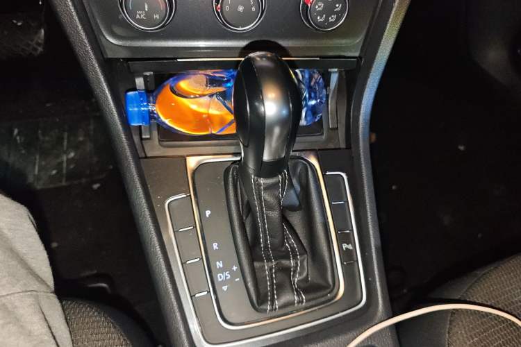 Used Volkswagen Golf 2017 1.6L Automatic Comfort Million-Vehicle Anniversary Edition
