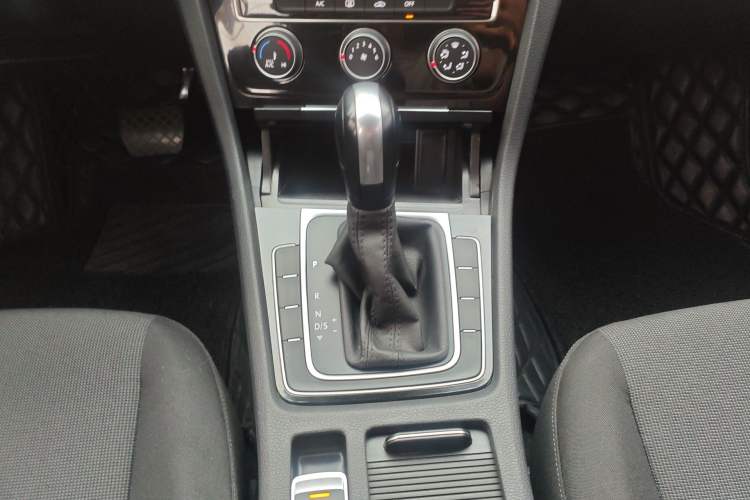 Used Volkswagen Golf 2019 1.6L Automatic Fashion Model China V Standard