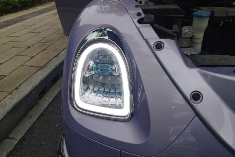 Used ORA Ballet Cat 2022 401 km Nutcracker Edition Right Front Headlight