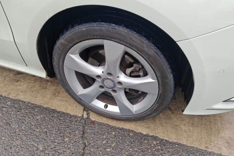 Used Mercedes-Benz B-Class 2012 B 200 Right Front Wheel Hub