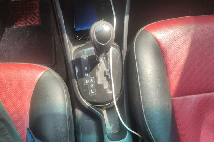 Used Kia K2 2012 Hatchback 1.4L Automatic Cool Edition Gear Lever