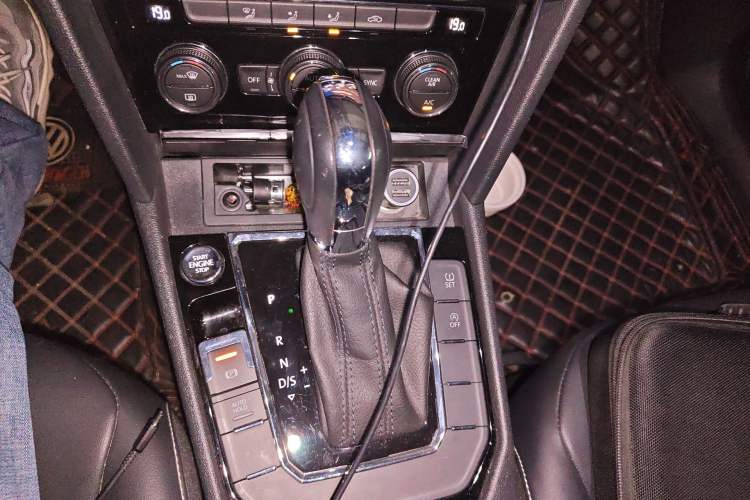 Used Volkswagen Lamando 2019 280TSI DSG Comfort Edition China VI standard Gear Lever