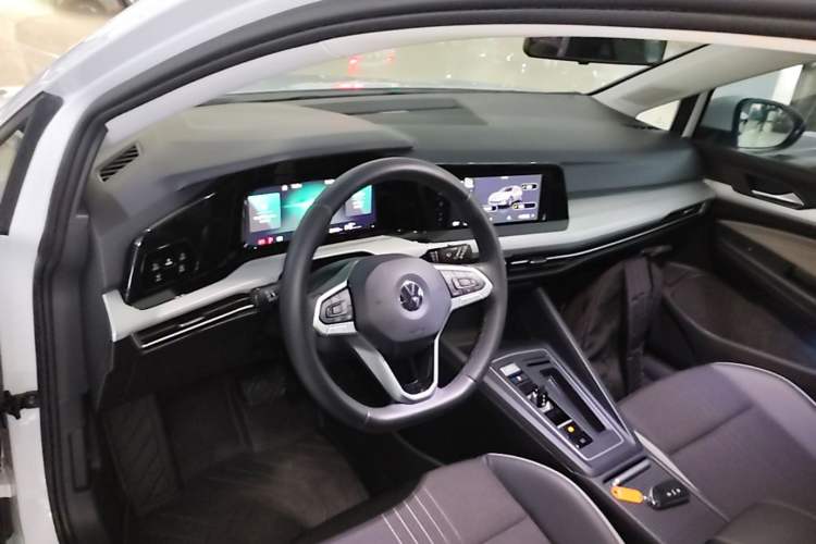 Used Volkswagen Golf 2023 280TSI DSG Pro Center Console