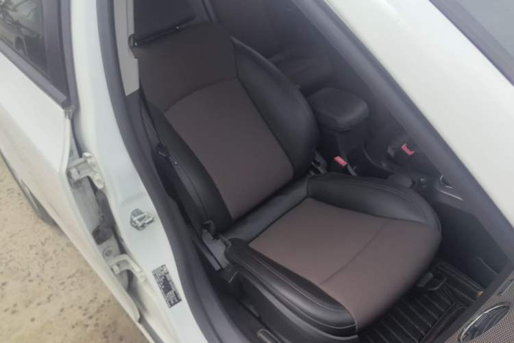 Used Chevrolet Cruze 2013 Hatchback 1.6L Manual Luxury Model Right Front Seat