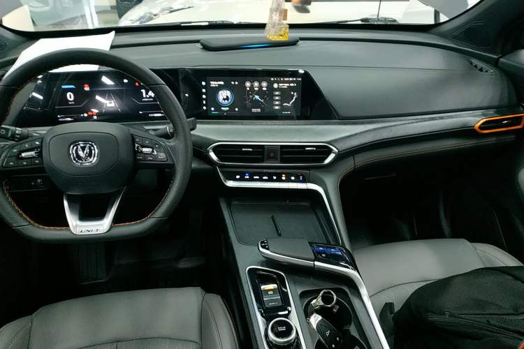 Used Changan UNI-T 2022 1.5T Prestige Version
