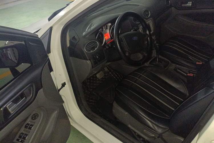 Used Ford Focus 2013 Hatchback Classic 1.8L Automatic Base Model
