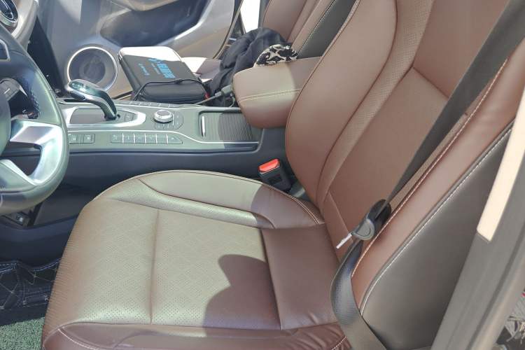 Used Wey VV6 2018 2.0T Two-Wheel-Drive Ultra-Luxury Version China V Standard