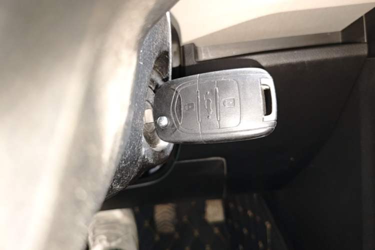 Used Wuling Hongguang PLUS 2019 1.5T Manual Comfort Version 7 Seats Vehicle Key