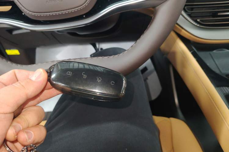 Used Denza D9 2024 DM-i 980 Four-Wheel Drive Prestige Model
