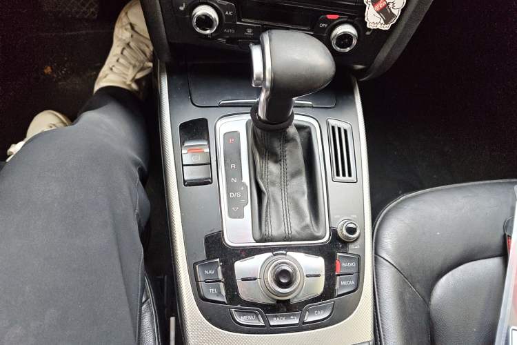 Used Audi A4 2014 40 TFSI allroad quattro plus version Gear Lever