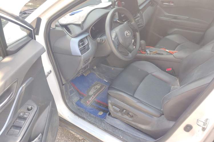 Used Toyota IZOA 2023 2.0L Enjoy Edition
