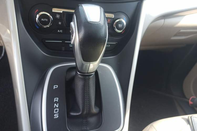 Used Ford Kuga 2013 2.0L GTDi Four-Wheel-Drive Elite Model Gear Lever