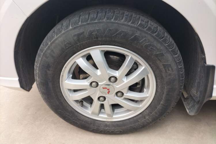 Used Wuling Hongguang 2019 1.5L S Comfort Edition China VI LAR Left Front Wheel Hub