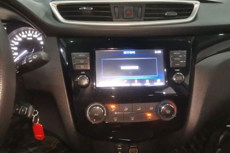 Used Nissan Qashqai 2017 2.0L CVT Elite Edition China V Standard Audio And AC Panel