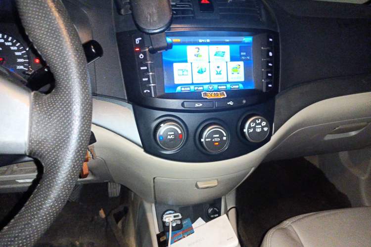 Used CHANGAN Alsvin V5 2012 1.5L Manual Sport Version China V Standard