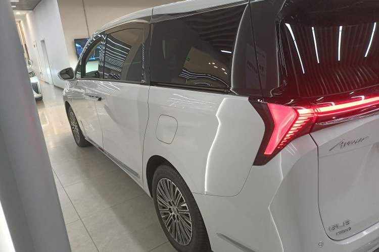 Used Buick GL8 New Energy 2024 Lu Zun Deluxe Edition 7-Seater
