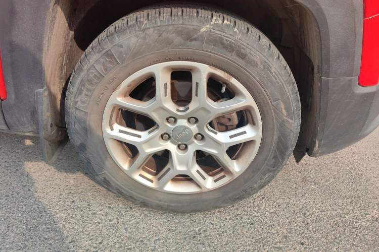 Used Jeep Renegade 2016 1.4T Automatic Jingneng Version+ Right Front Wheel Hub