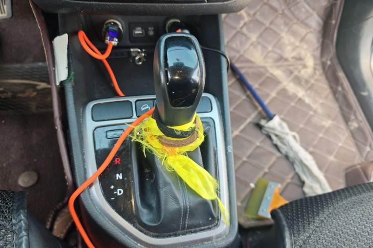 Used Hyundai ix25 2015 1.6L Automatic Two-Wheel Drive Smart GLS Trim Gear Lever