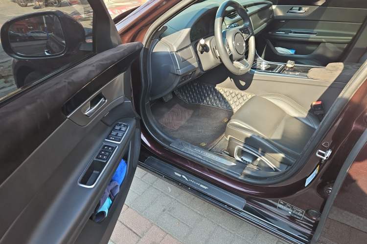 Used Jaguar XFL 2020 XFL 2.0T P200 Two-Wheel-Drive Rally Flag Edition
