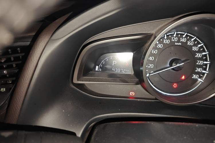 Used Mazda CX-4 2018 2.0L Automatic Two-Wheel Drive Blue Sky Exploration Version China V Standard Odometer Close Up