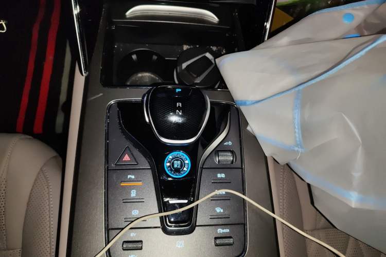 Used BYD Tang New Energy 2024 DM-i Glory Edition 112KM Prestige Model
