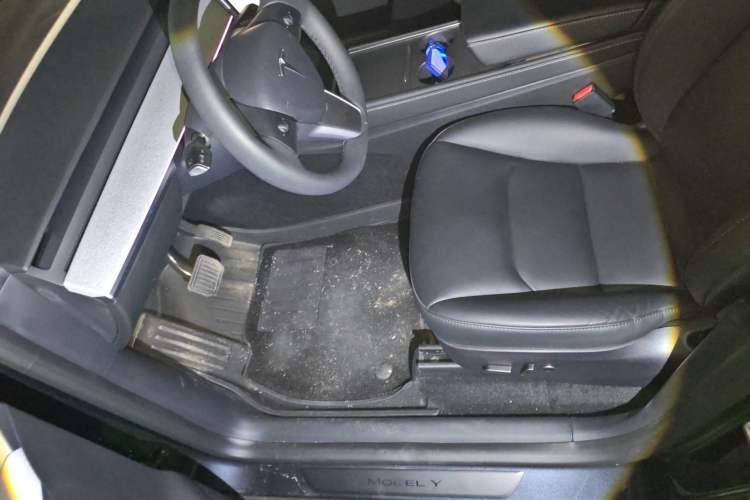 Used Tesla Model Y 2024 Rear-Wheel-Drive Version
