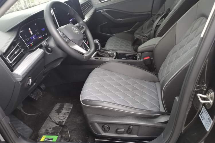 Used Volkswagen Sagitar 2023 280TSI DSG Excellence Edition Left Front Seat