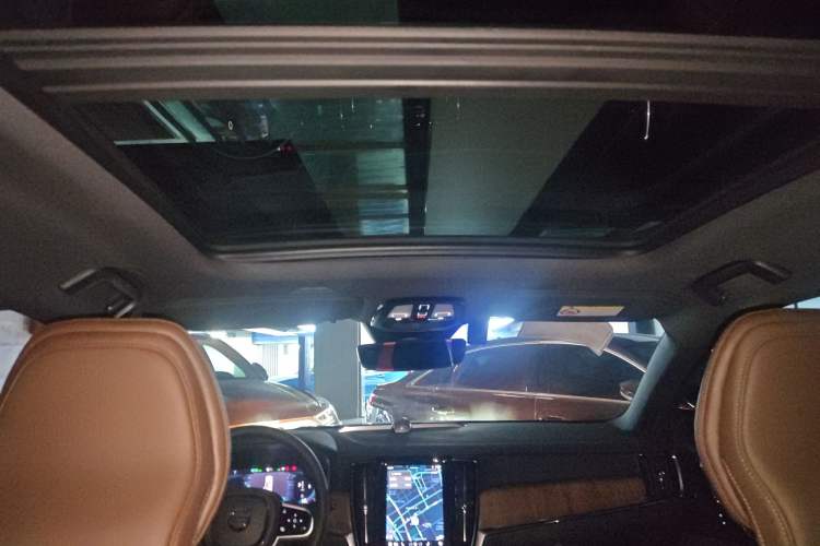 Used Volvo V90 2024 Cross Country B5 AWD Smart Range Edition