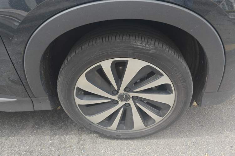 Used BYD Song PLUS New Energy 2023 Champion Edition DM-i 150KM Flagship PLUS Right Front Wheel Hub