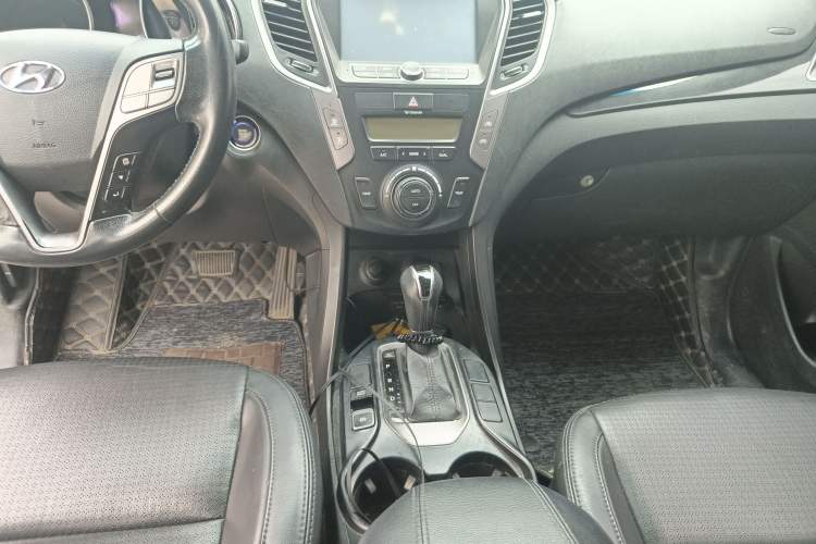 Used Hyundai Santa Fe 2013 2.4L Automatic Two-Wheel Drive Smart Version