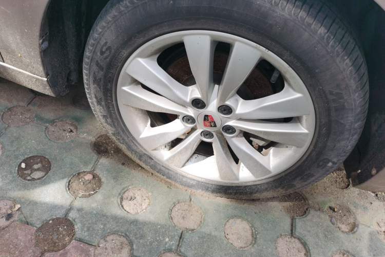 Used Roewe 360 2015 1.5L Automatic Luxury Edition Right Front Wheel Hub