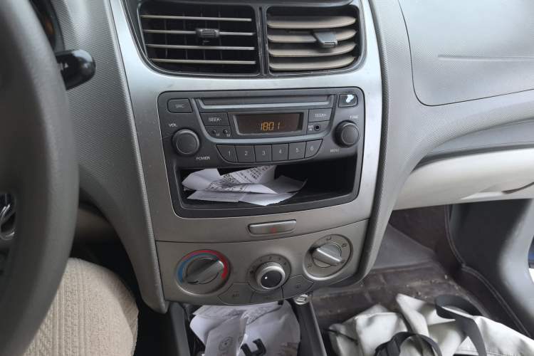 Used Chevrolet Sail 2010 Sedan 1.2L Manual Fashion Edition Audio And AC Panel