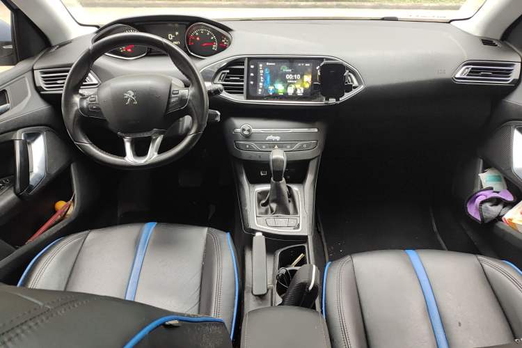 Used Peugeot 308S 2015 1.2T Automatic Jingchi Edition Center Console