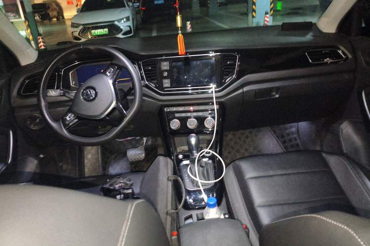 Used Volkswagen T-ROC 2020 280TSI DSG Two-Wheel Drive Comfort Version Center Console