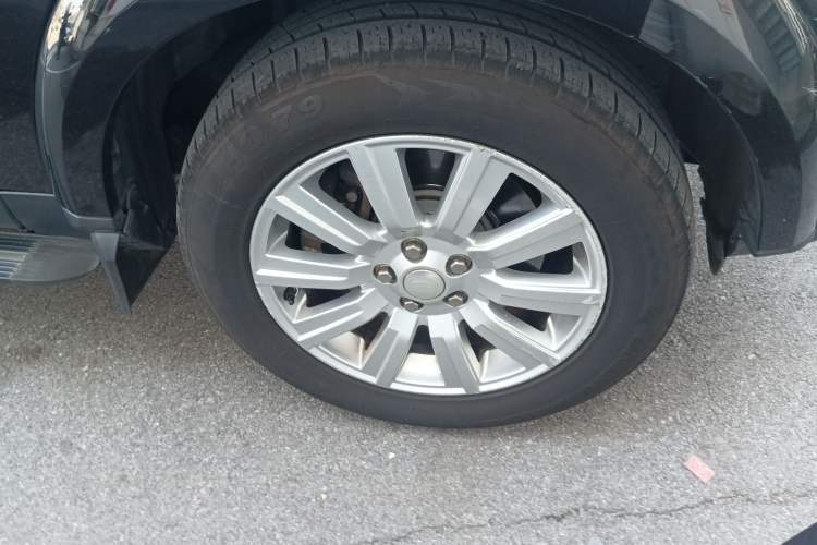 Used Land Rover Discovery 2014 3.0 SDV6 HSE Diesel Edition Right Front Wheel Hub