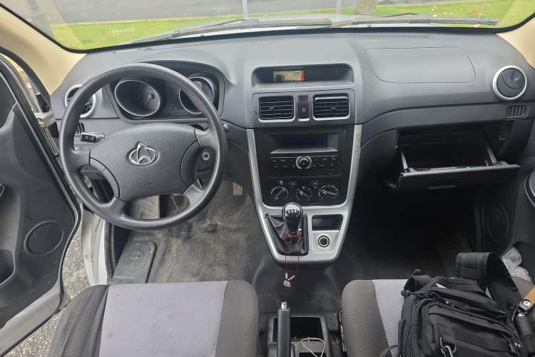 Used CHANGAN KAICHENG Ruixing M90 2021 2.0L Standard Version Flat-Top Liftgate 6-Seater LJ481Q6 Center Console