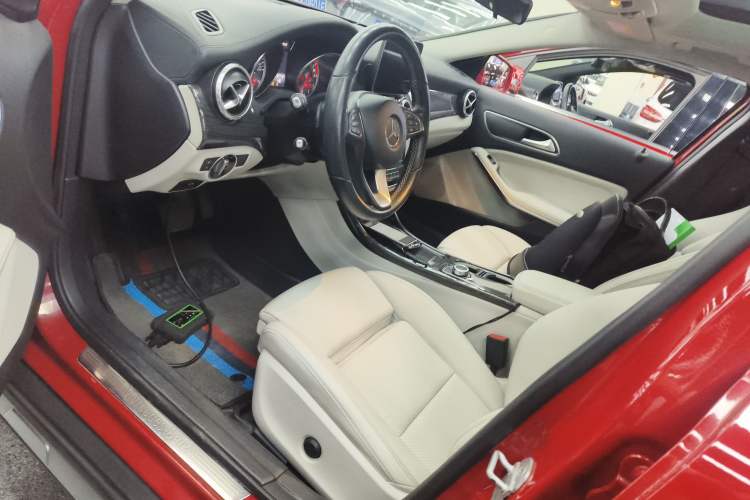 Used Mercedes-Benz GLA 2016 GLA 200 Fashion Model Left Front Seat