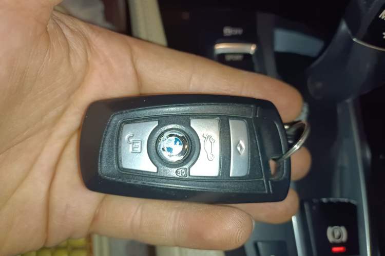 Used BMW 5 Series 2013 525Li Leading Model