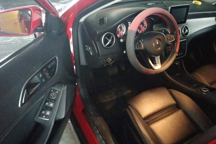 Used Mercedes-Benz GLA 2016 GLA 200 Sport Edition Driver Seat