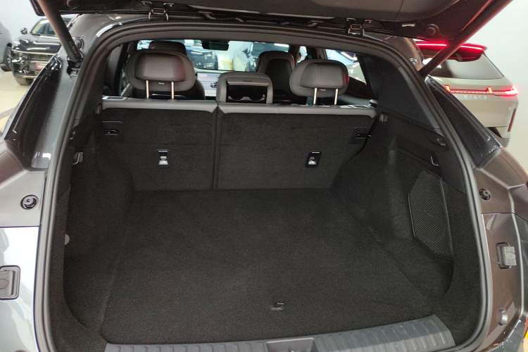 Used Lynk & Co 08 EM-P 2025 120km Long-Range Halo Trunk
