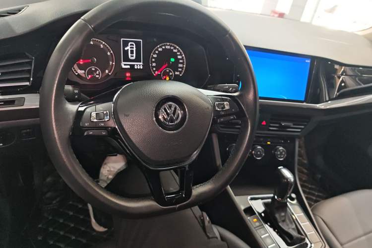 Used Volkswagen Bora 2019 1.5L Automatic Comfort Model Center Console