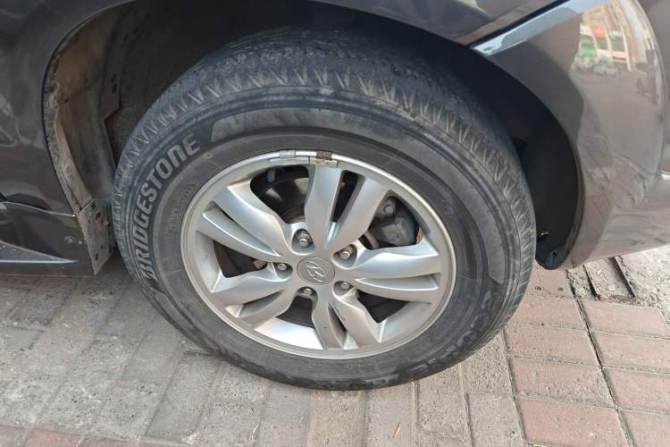 Used Hyundai Tucson 2009 2.0L Automatic Two-Wheel Drive with Sunroof