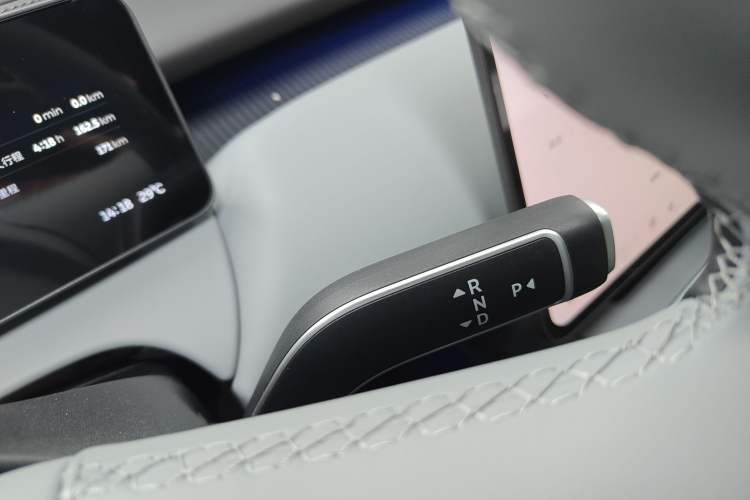 Used Nio ET5 2025 75 kWh Gear Lever