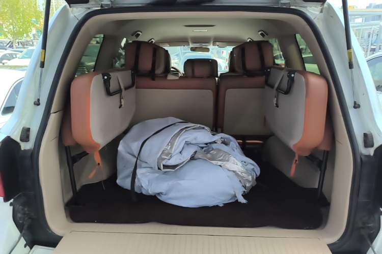 Used Toyota Land Cruiser 2015 4.0L V6 Middle East Low-Trim Version Trunk