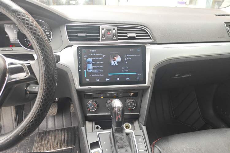 Used Volkswagen Lamando 2018 230TSI DSG Fashion Edition Audio And AC Panel