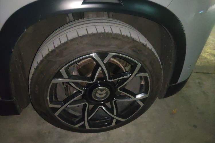 Used Nio ES8 2018 355 km Base Version 7-Seater Edition Right Front Wheel Hub