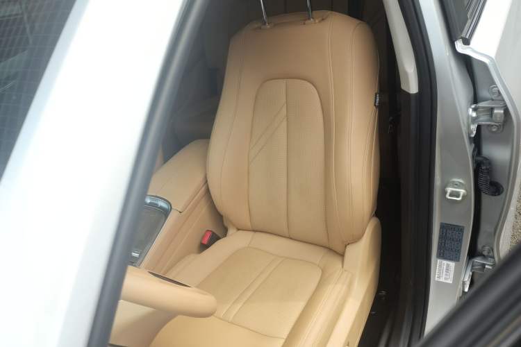 Used Landian E5 2024 Honor Edition 100KM Premium Model 7 Seats
