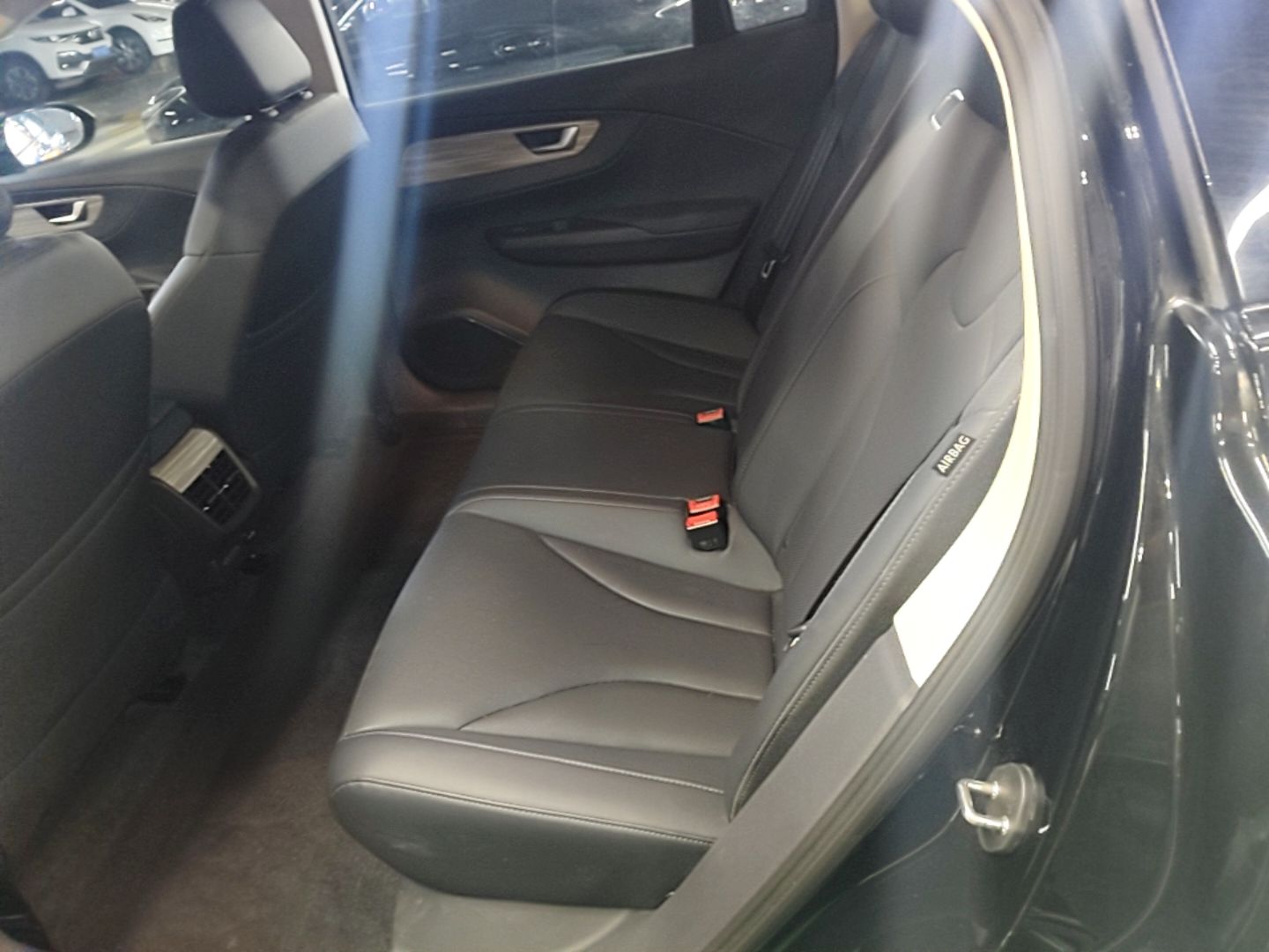 Hongqi E-QM5 2024 500km Range Edition — снимка 20